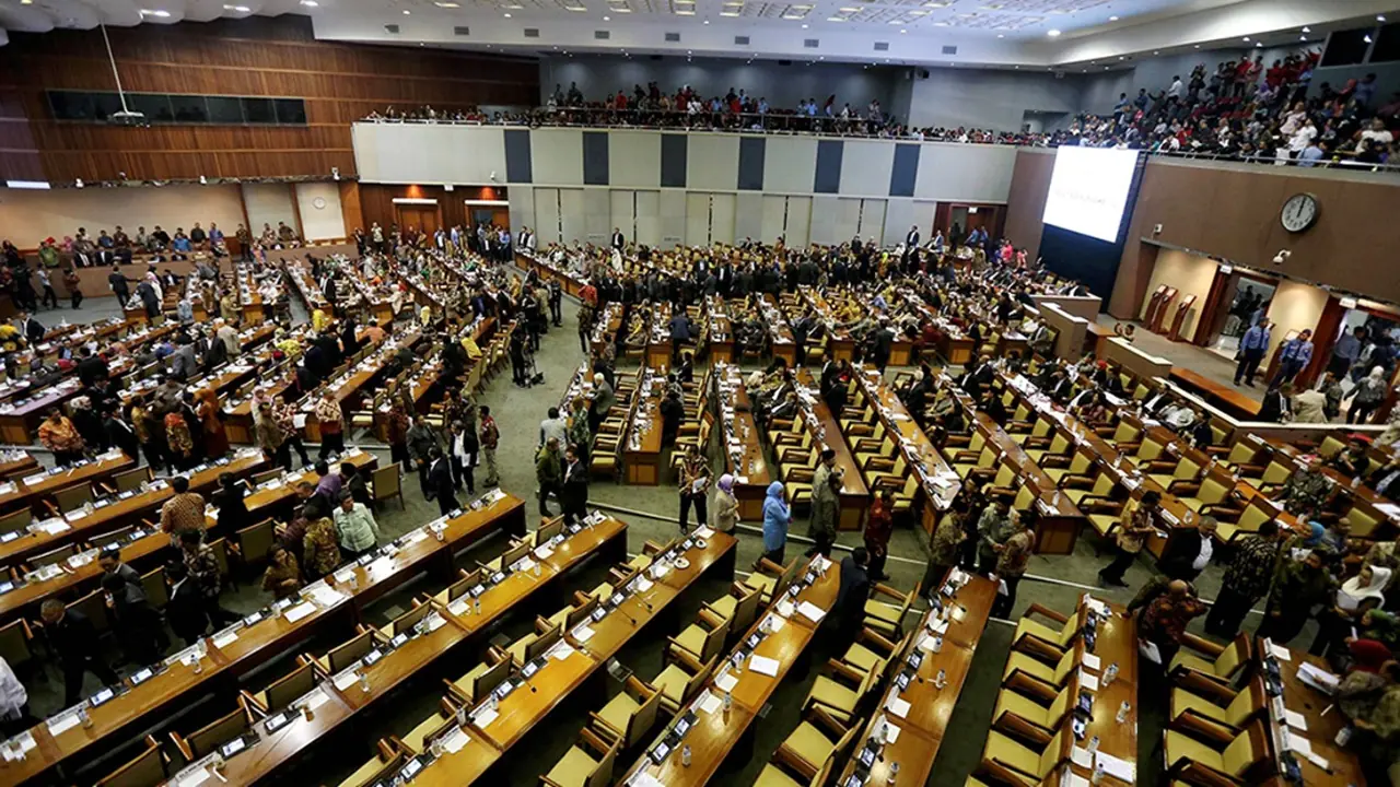 DPR Tersangkut Skandal, Anggota Tampilkan Gestur Terlihat Tak Pantas | Nasional
